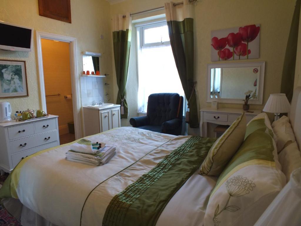 Taormina Guest House Тенбі Номер фото